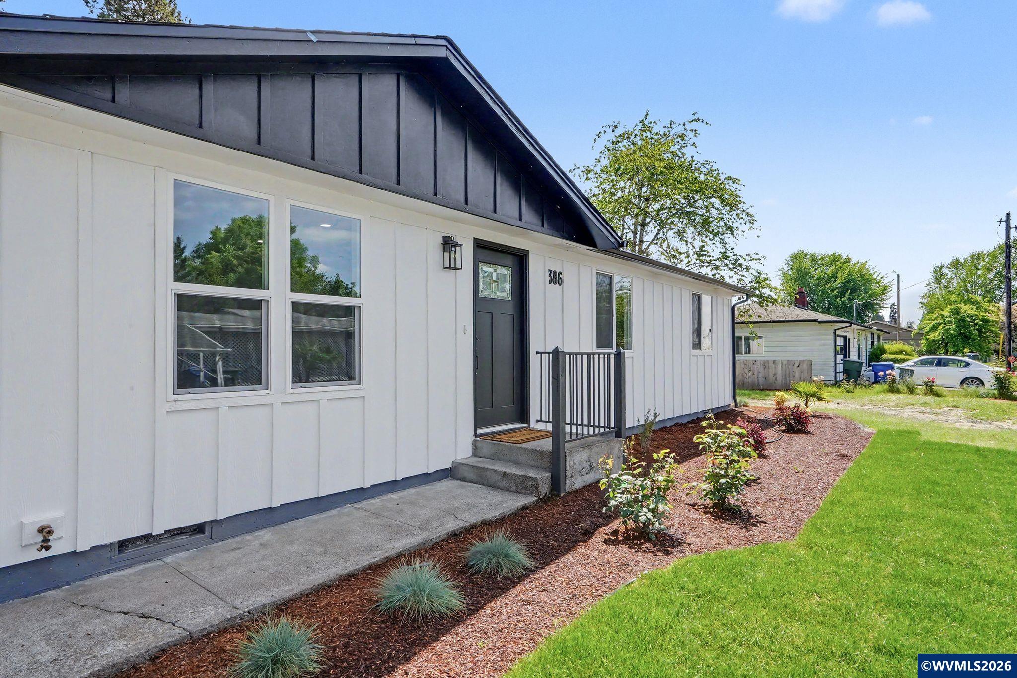 386 40th Pl SE
