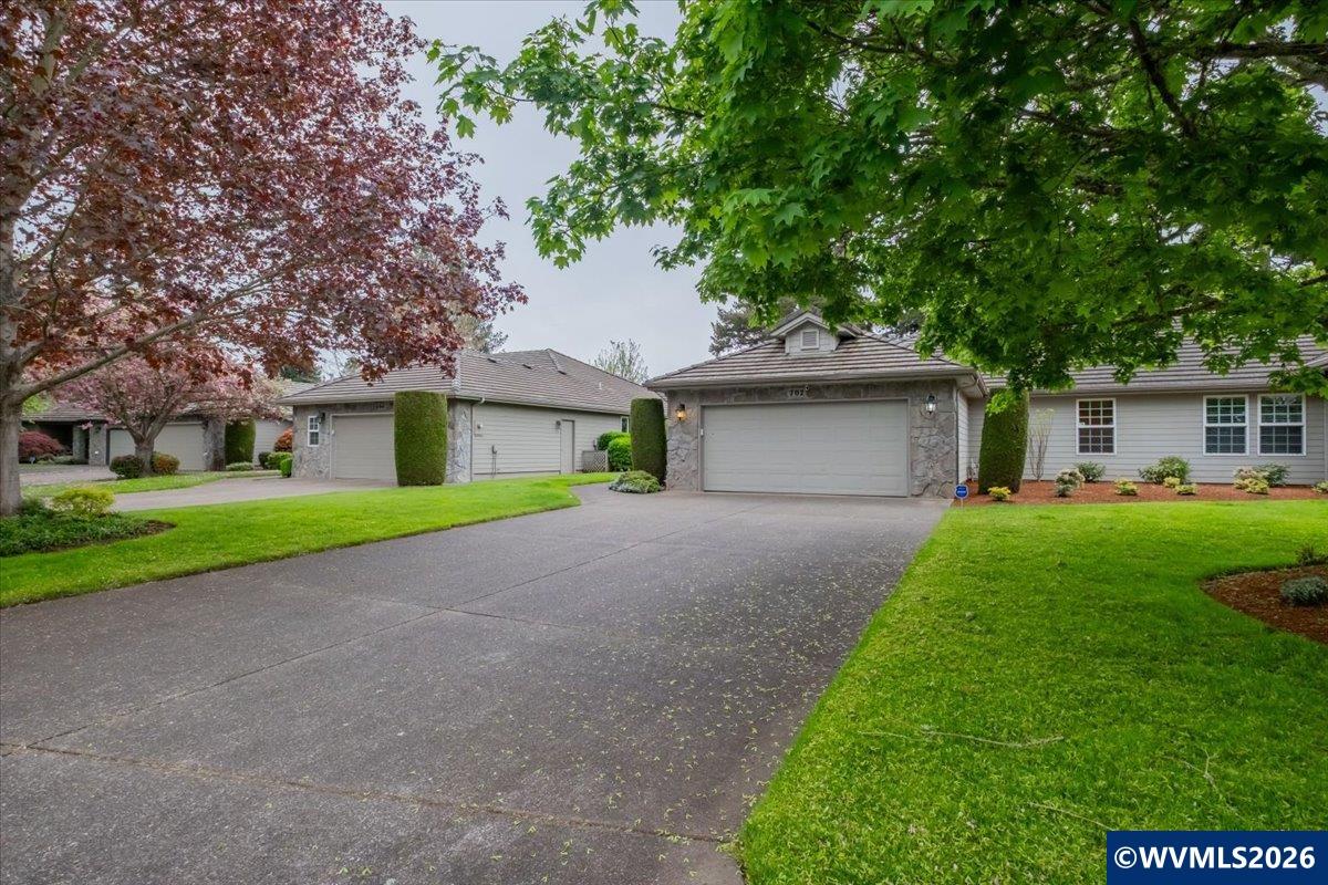 702 Castle Pines Dr N