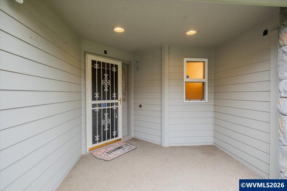 702 Castle Pines Dr N