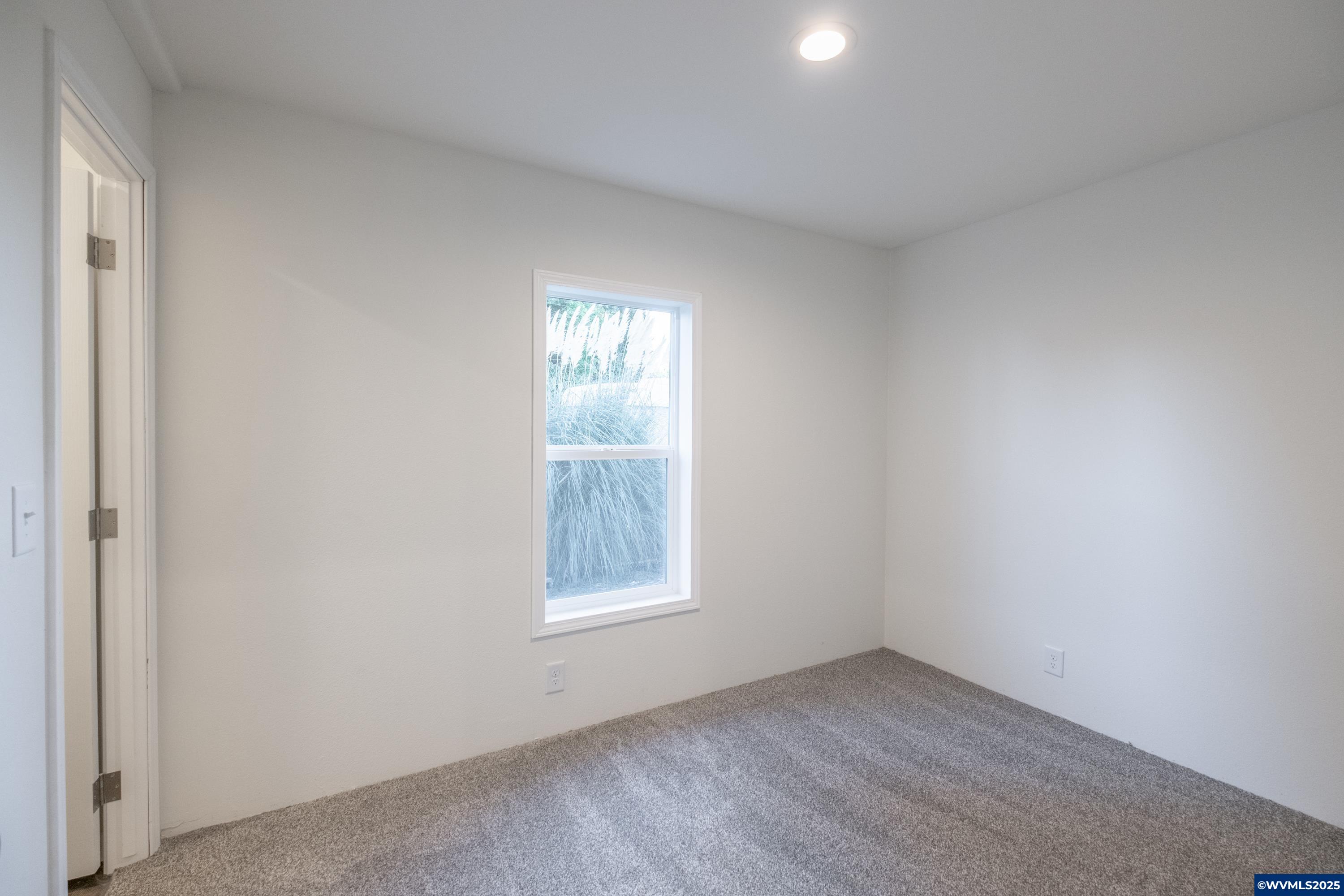 Salem, Oregon 97305, United States, 3 Bedrooms Bedrooms, ,2 BathroomsBathrooms,Residential,Active,191244