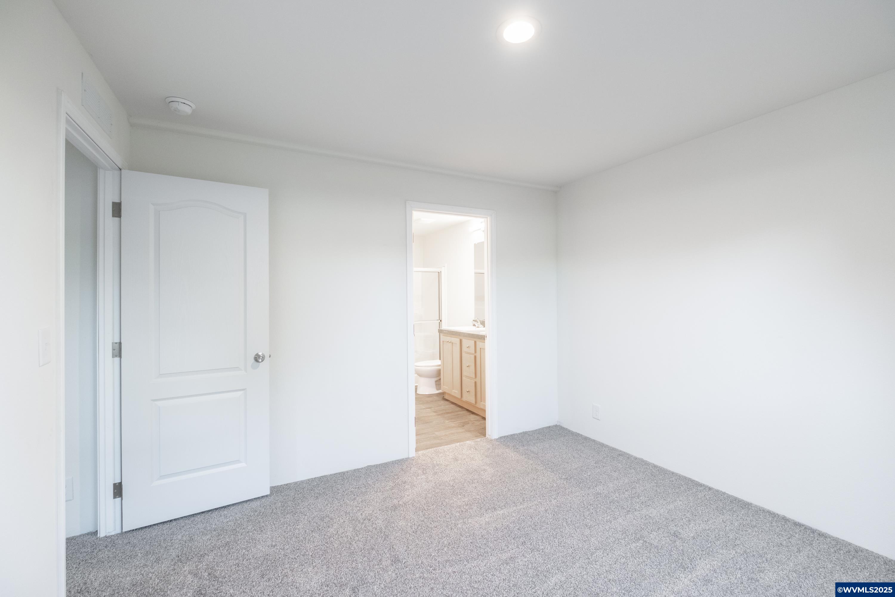 Salem, Oregon 97305, United States, 3 Bedrooms Bedrooms, ,2 BathroomsBathrooms,Residential,Active,191244