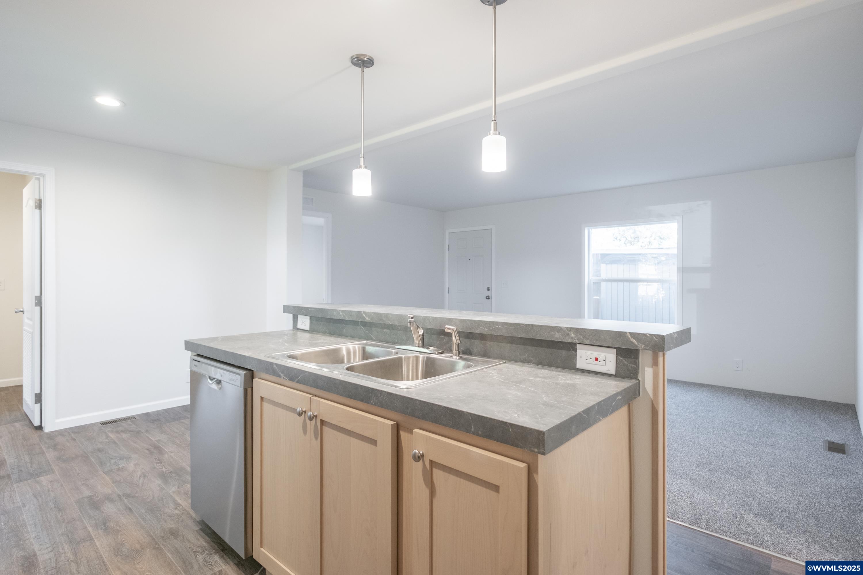 Salem, Oregon 97305, United States, 3 Bedrooms Bedrooms, ,2 BathroomsBathrooms,Residential,Active,191244