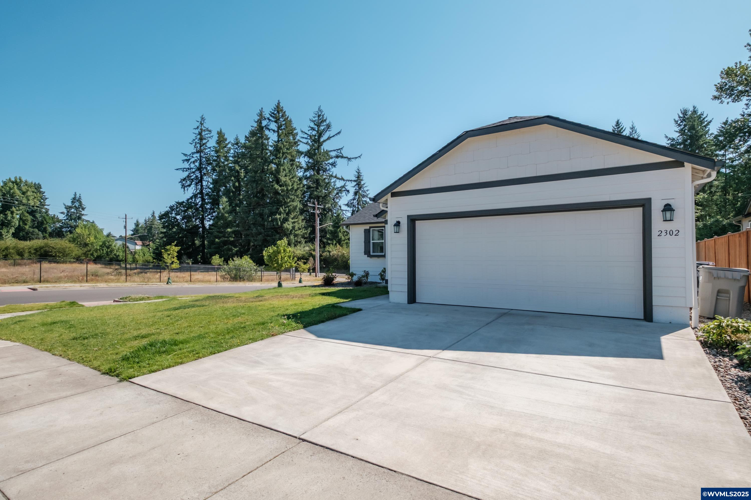 2302 Imperial Dr NW