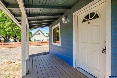 Single Family Residence in Brownsville OR 916 Oak St 4.jpg