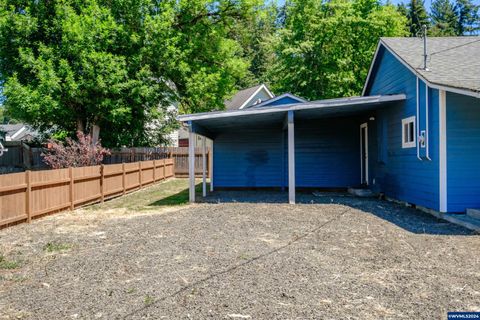 Single Family Residence in Brownsville OR 916 Oak St 40.jpg