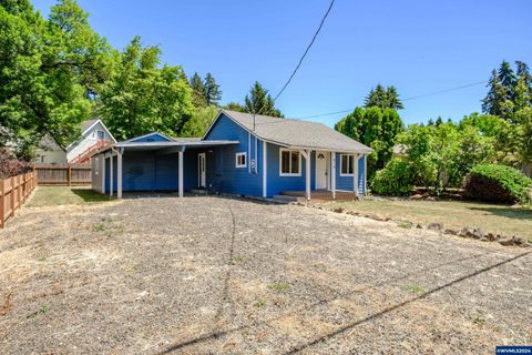 Single Family Residence in Brownsville OR 916 Oak St 3.jpg