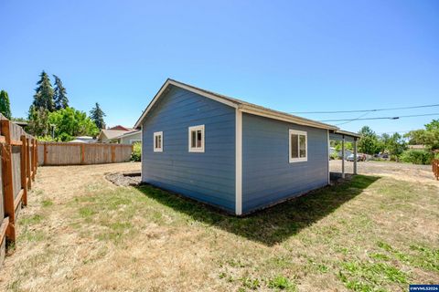 Single Family Residence in Brownsville OR 916 Oak St 37.jpg