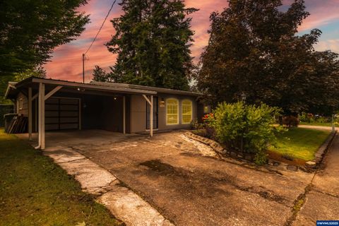 742 Shangri-La Av NE Salem OR 97303