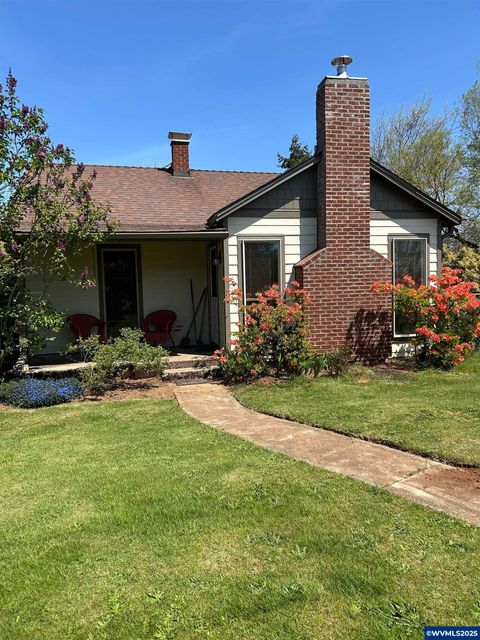 1060 Silver Falls Dr NE Silverton OR 97381