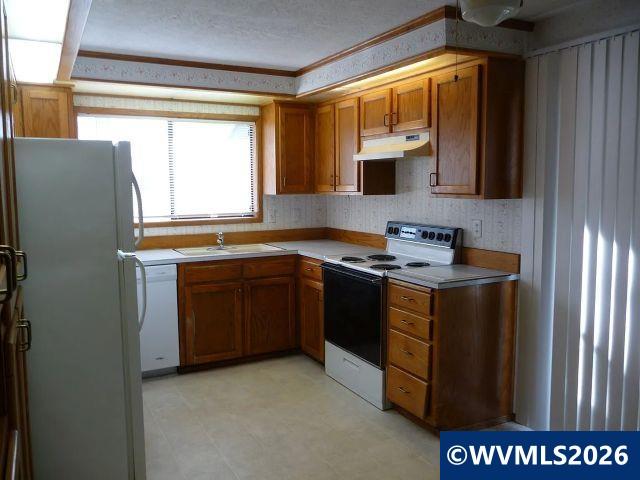 765 Wildflower St NE