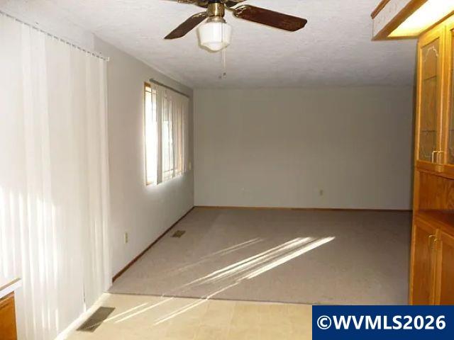 765 Wildflower St NE