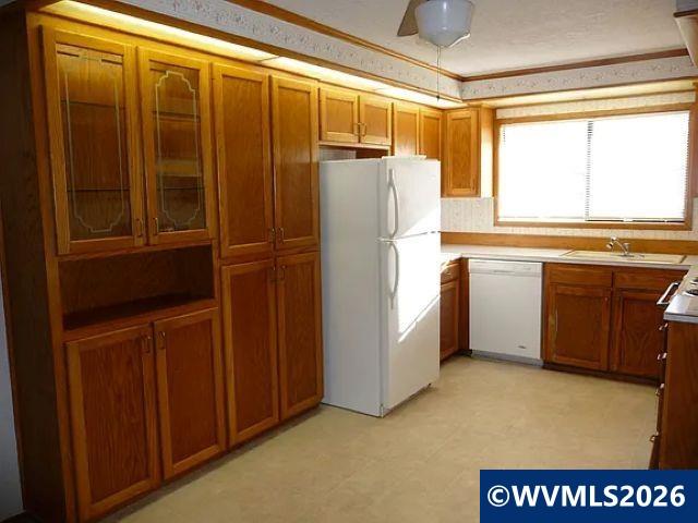 765 Wildflower St NE