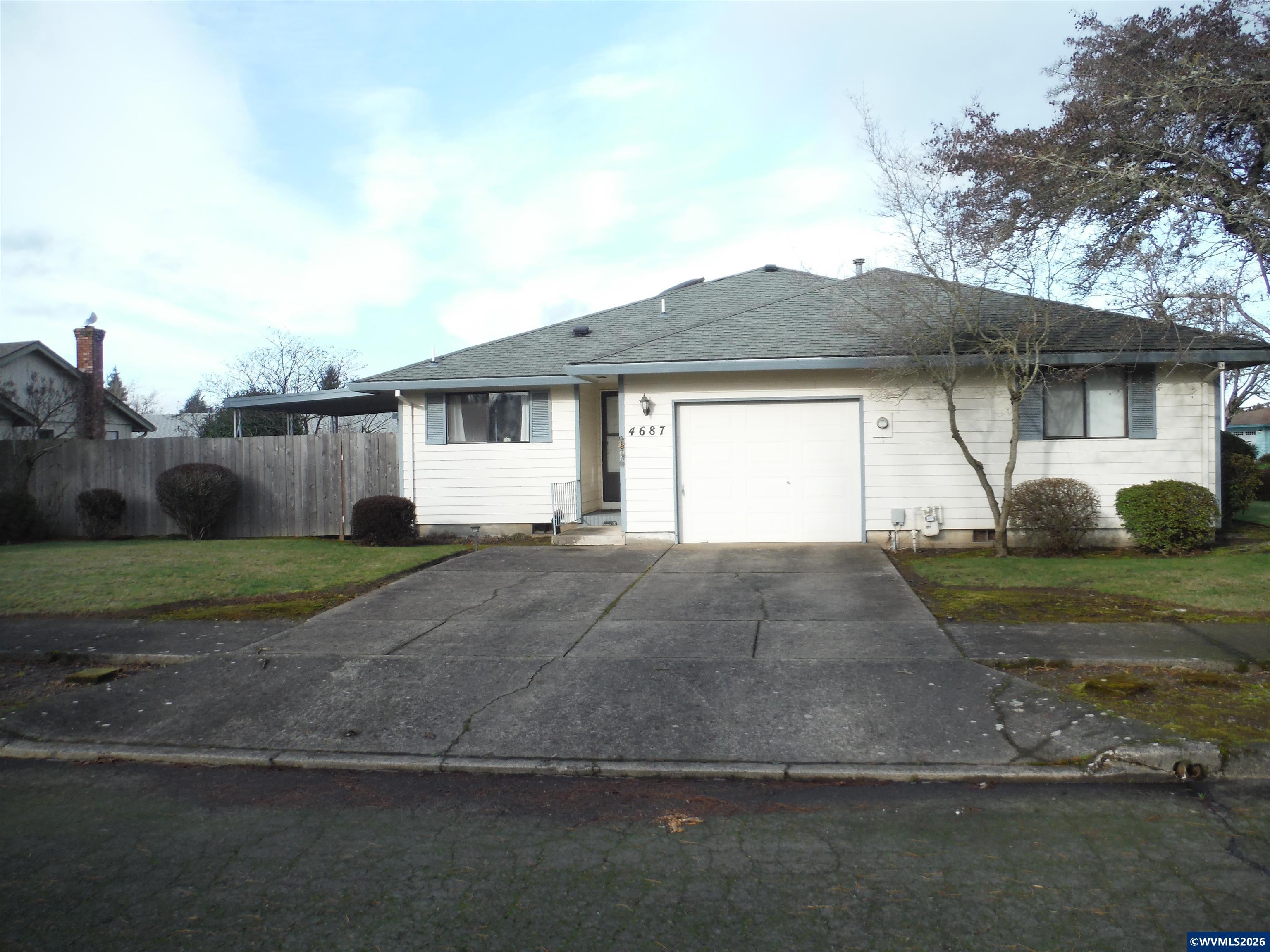 765 Wildflower St NE