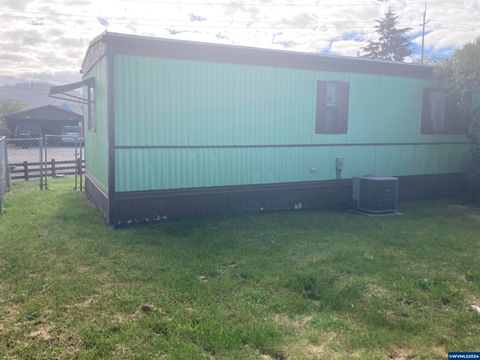 Manufactured Home in Lebanon OR 2796 Main (#71) Rd 16.jpg