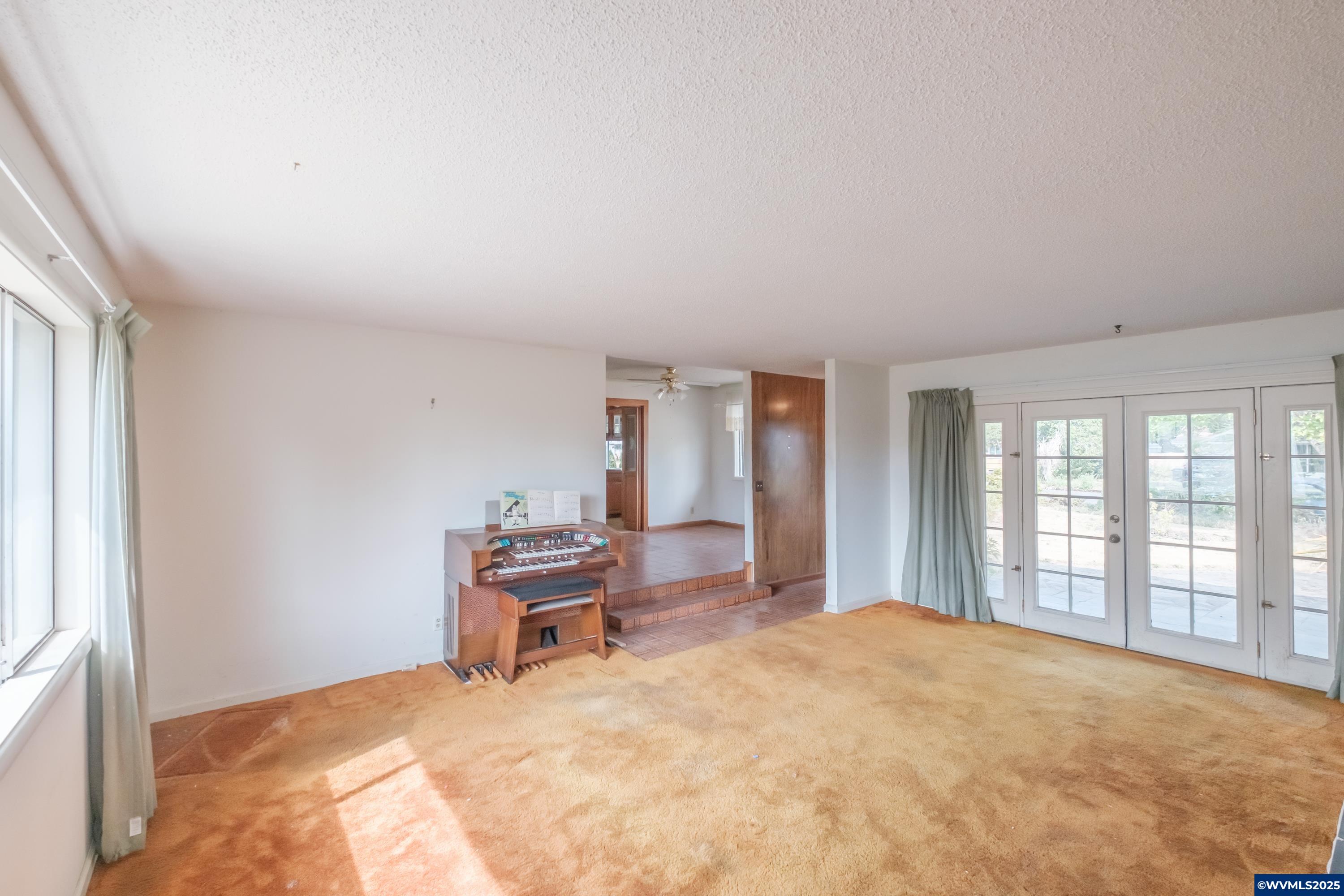 1050 21st Av SE
