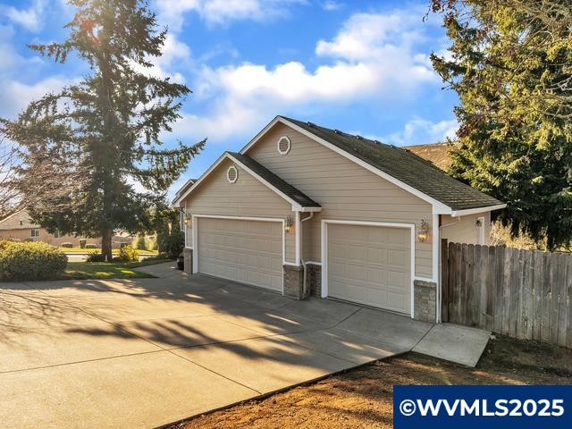 7003 Solarian Dr SE