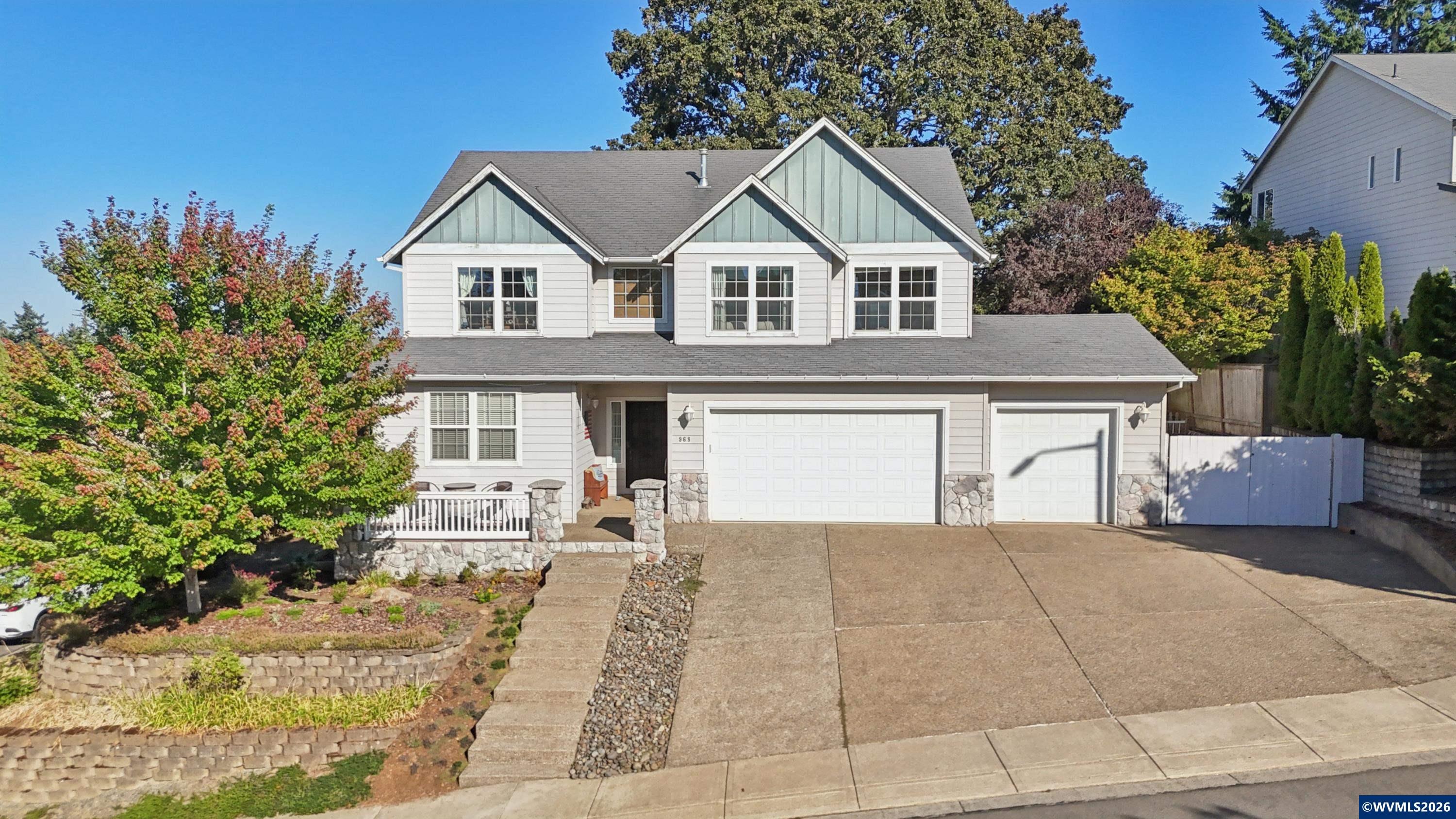 968 Eisenhower Dr NW