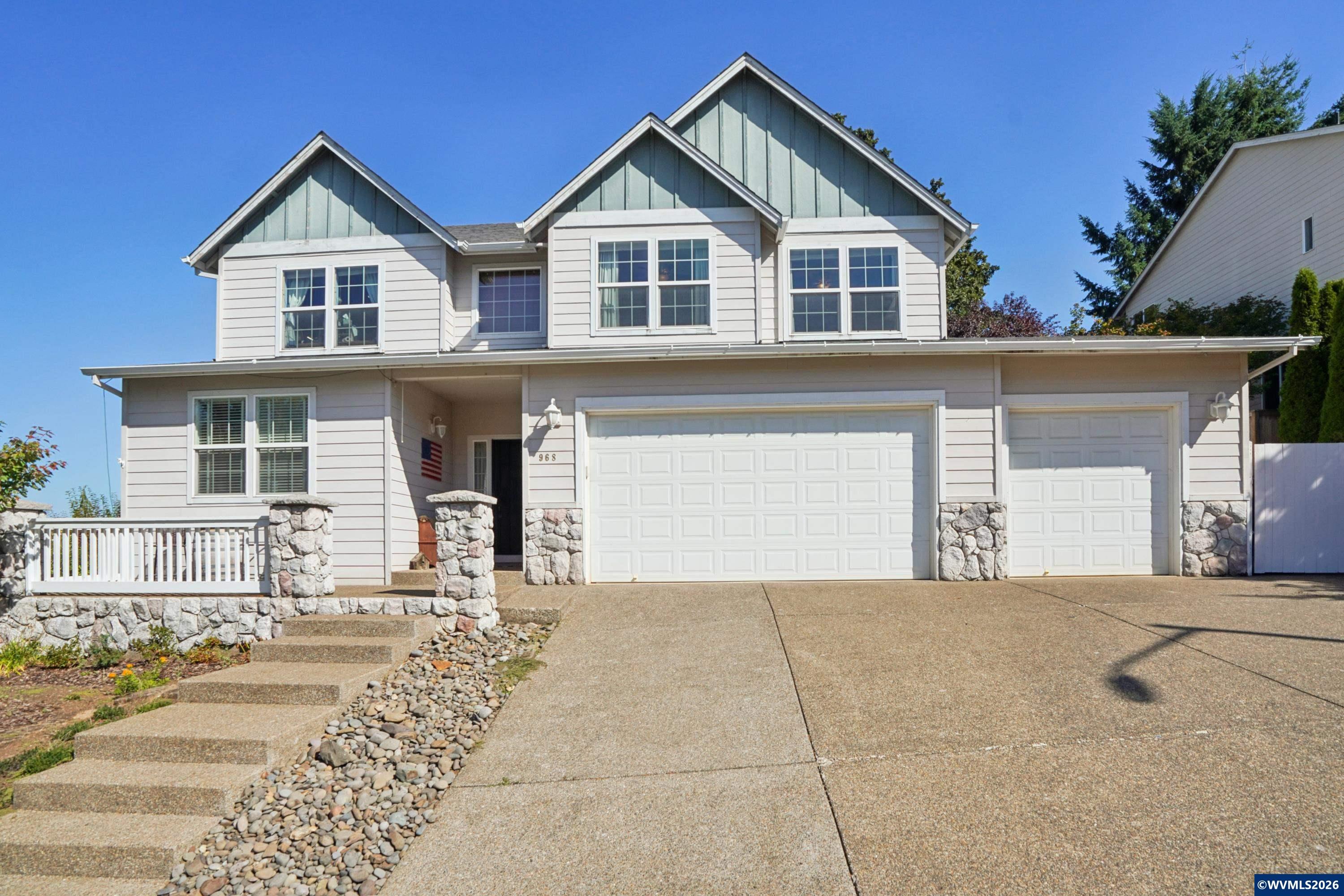 968 Eisenhower Dr NW