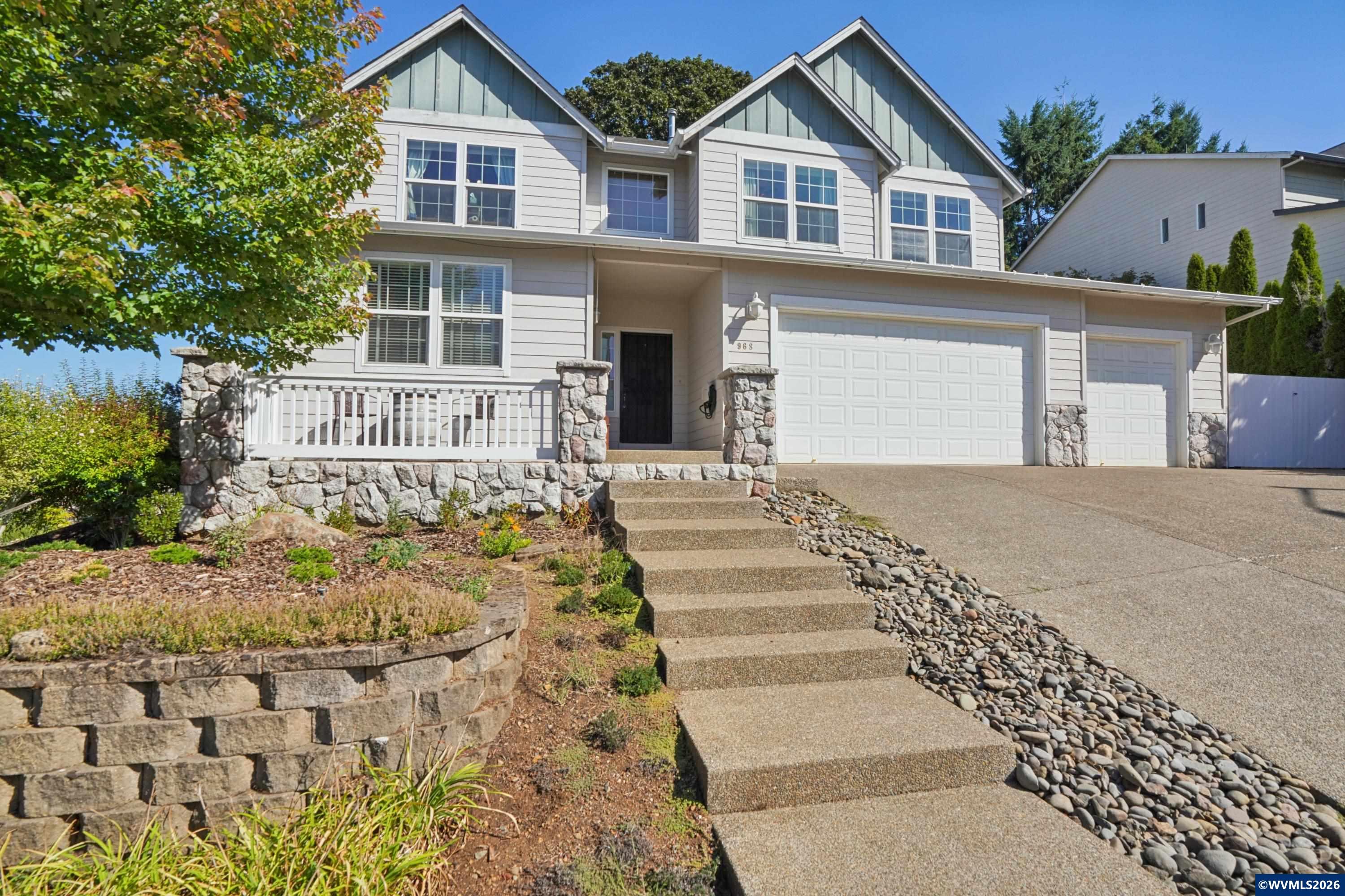 968 Eisenhower Dr NW