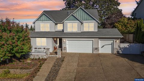 968 Eisenhower Dr NW Salem OR 97304