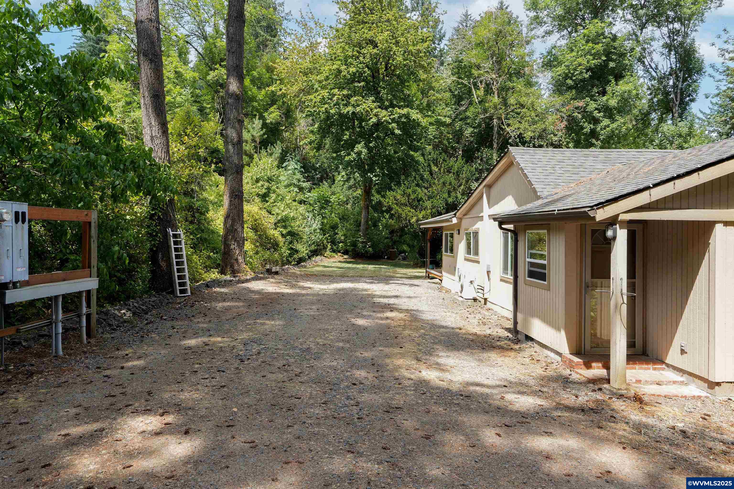 241 Rees Hill Rd SE