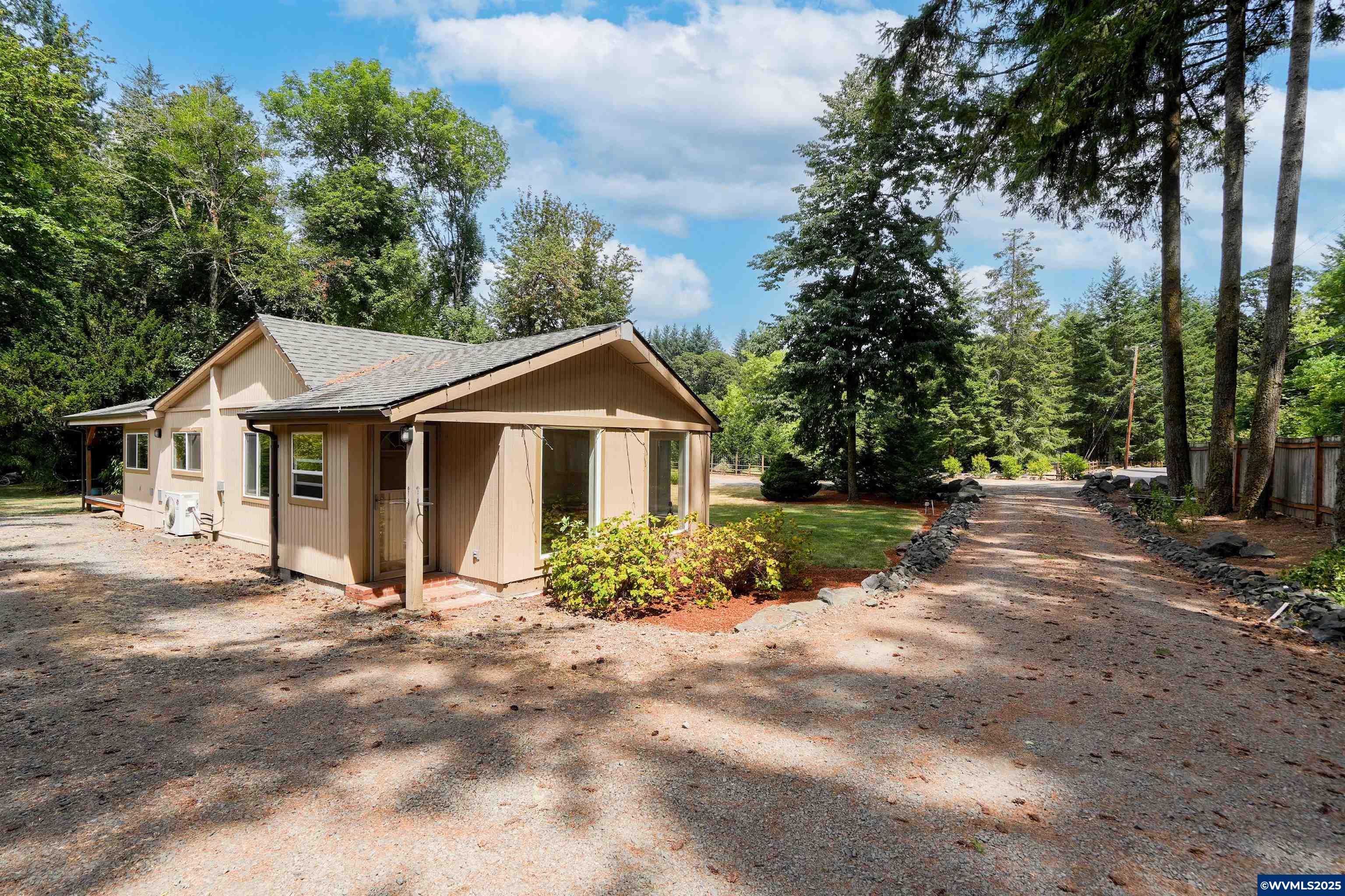 241 Rees Hill Rd SE