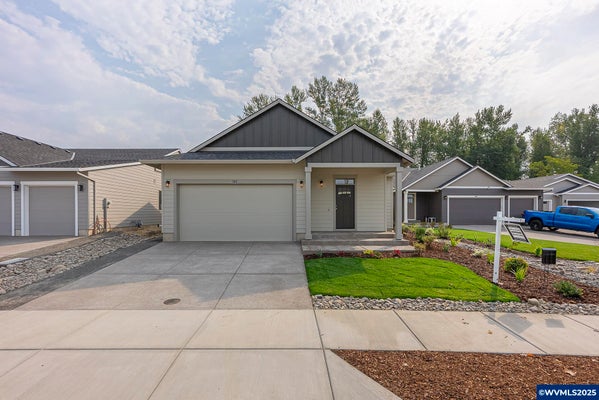 702 TIGERLILY ST, SILVERTON, OR 97381 - Image ee7b13f4cb4818c20e210f0aa7dcbf73/4237090449