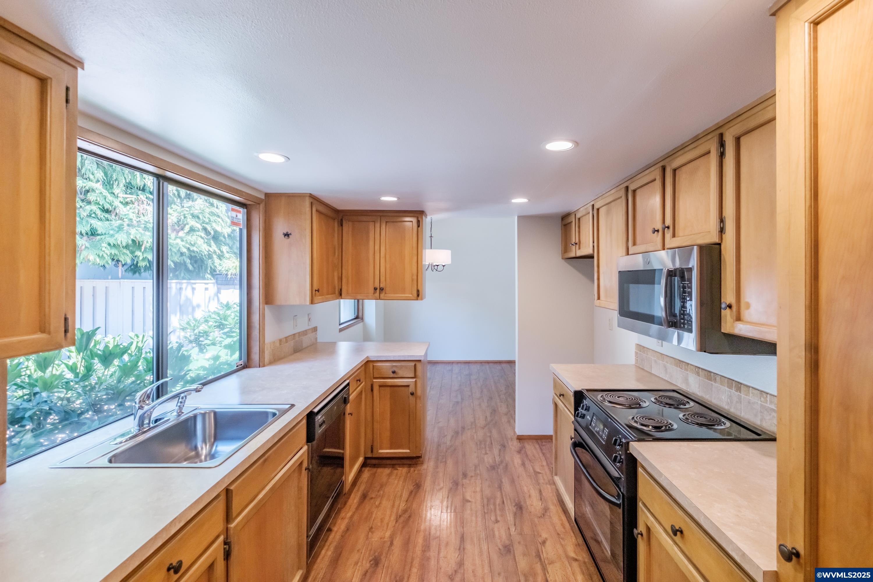 Salem, Oregon 97306, United States, 3 Bedrooms Bedrooms, ,2 BathroomsBathrooms,Residential,Pending,155184