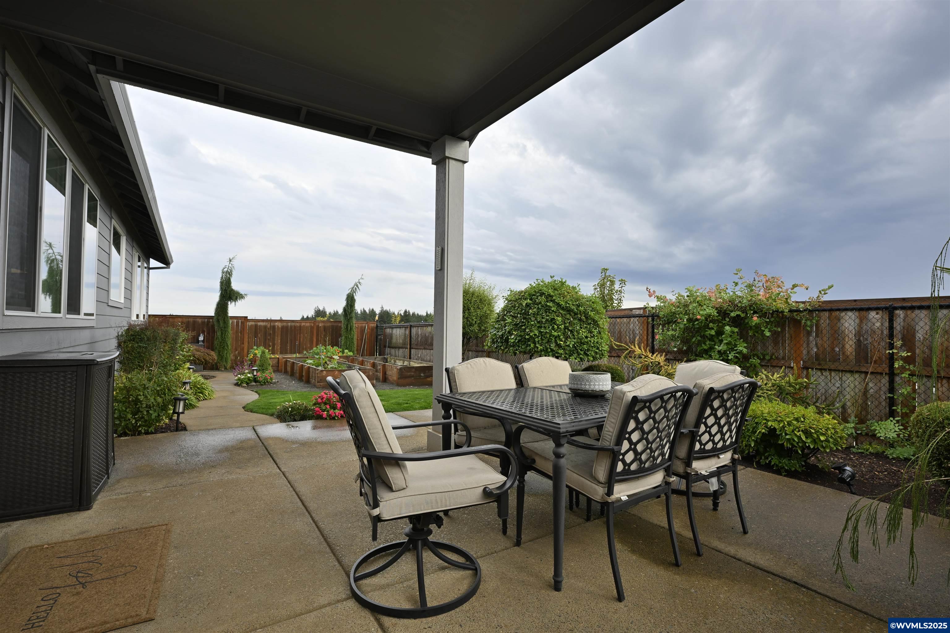 2332 Veneta Av S