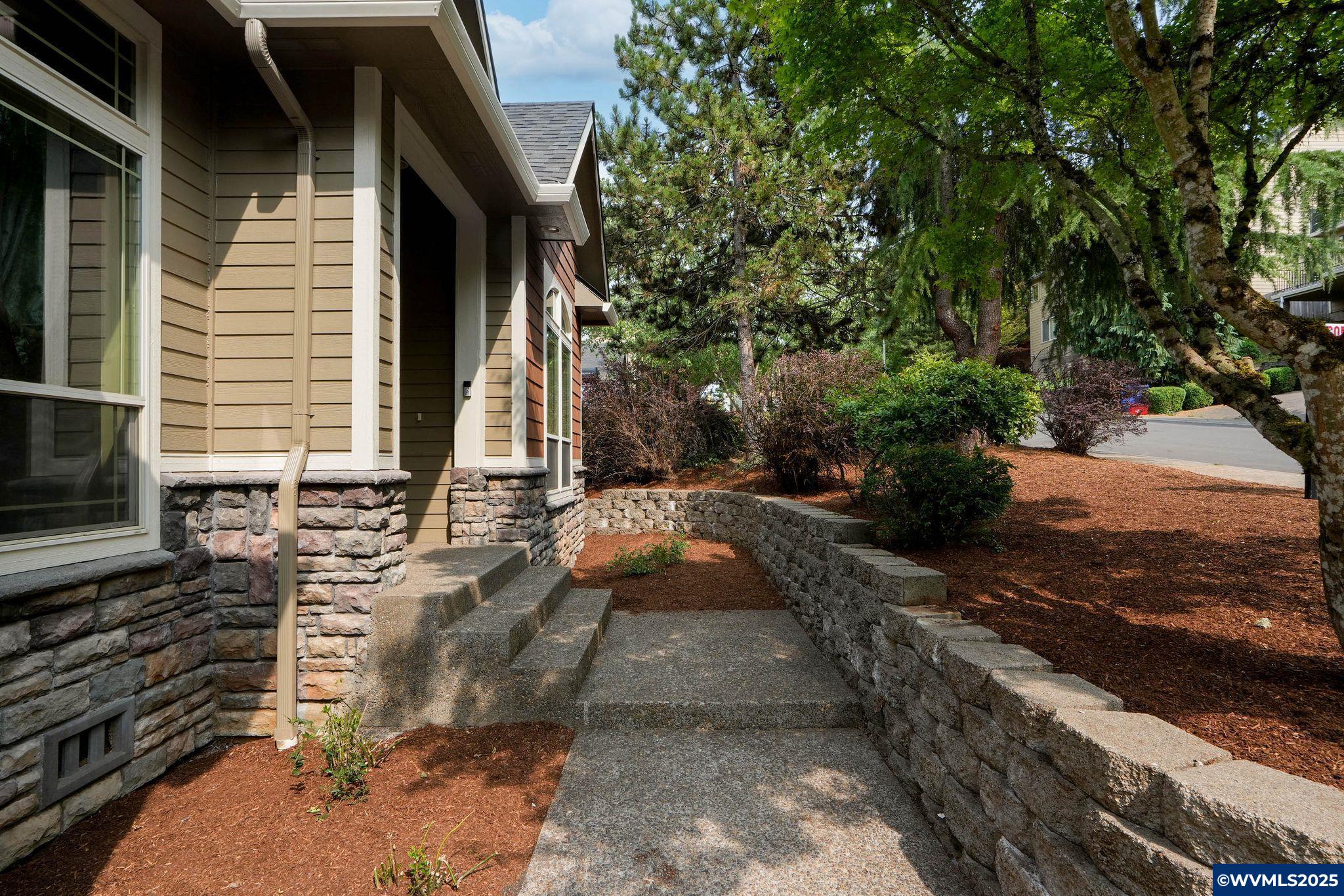 401 La Cresta Dr SE