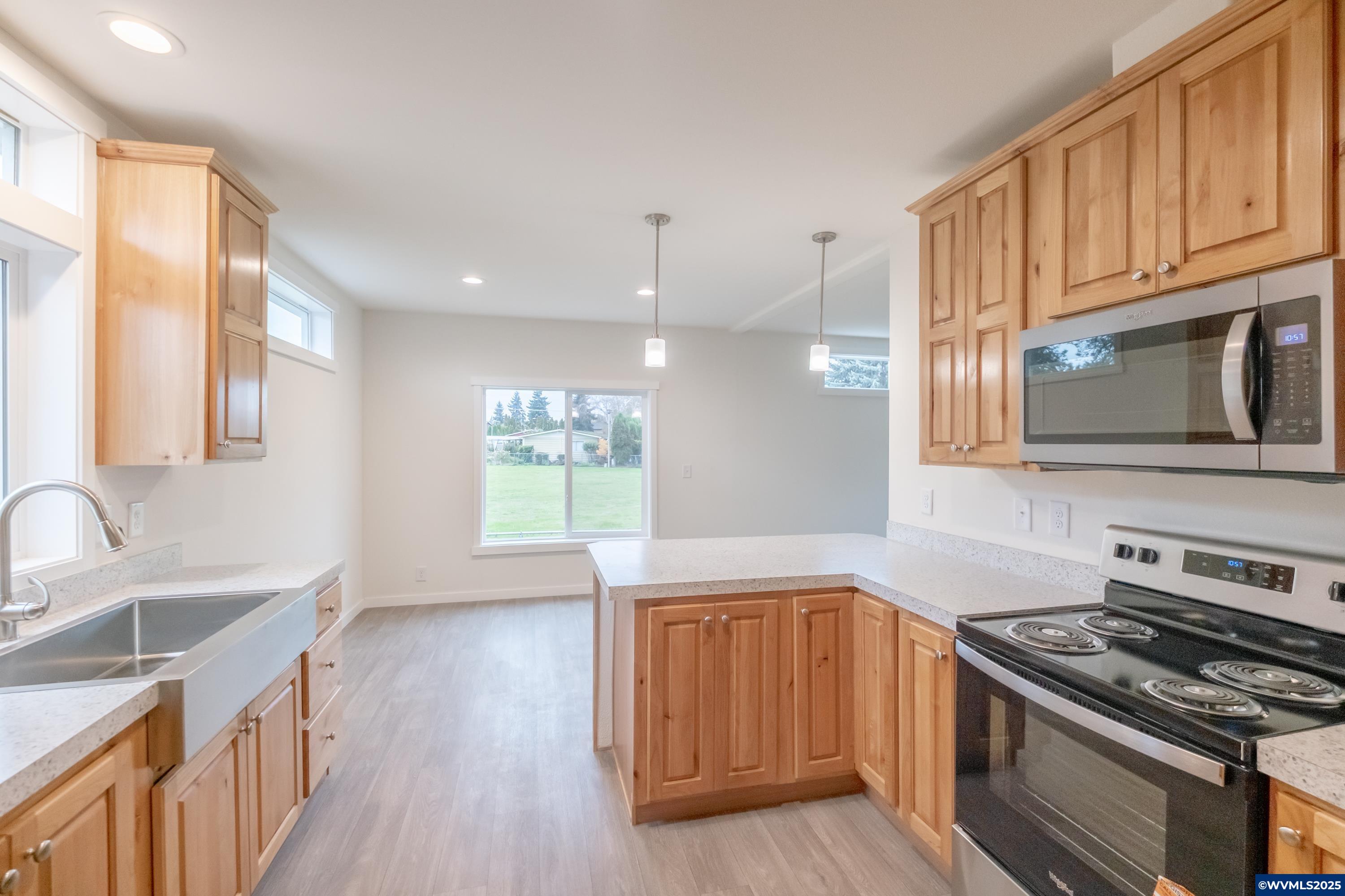 Salem, Oregon 97305, United States, 3 Bedrooms Bedrooms, ,2 BathroomsBathrooms,Residential,Active,228564