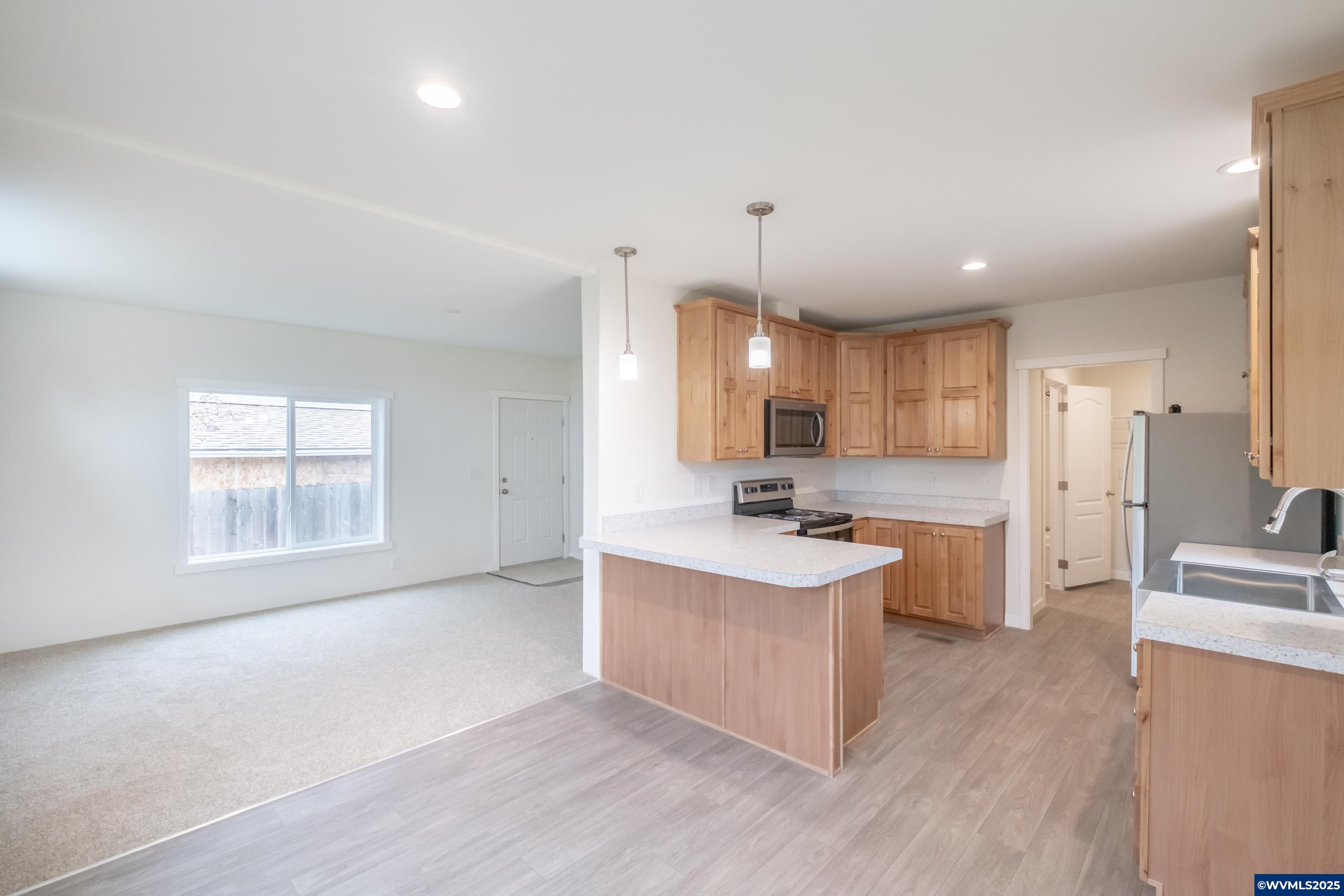 Salem, Oregon 97305, United States, 3 Bedrooms Bedrooms, ,2 BathroomsBathrooms,Residential,Active,228564