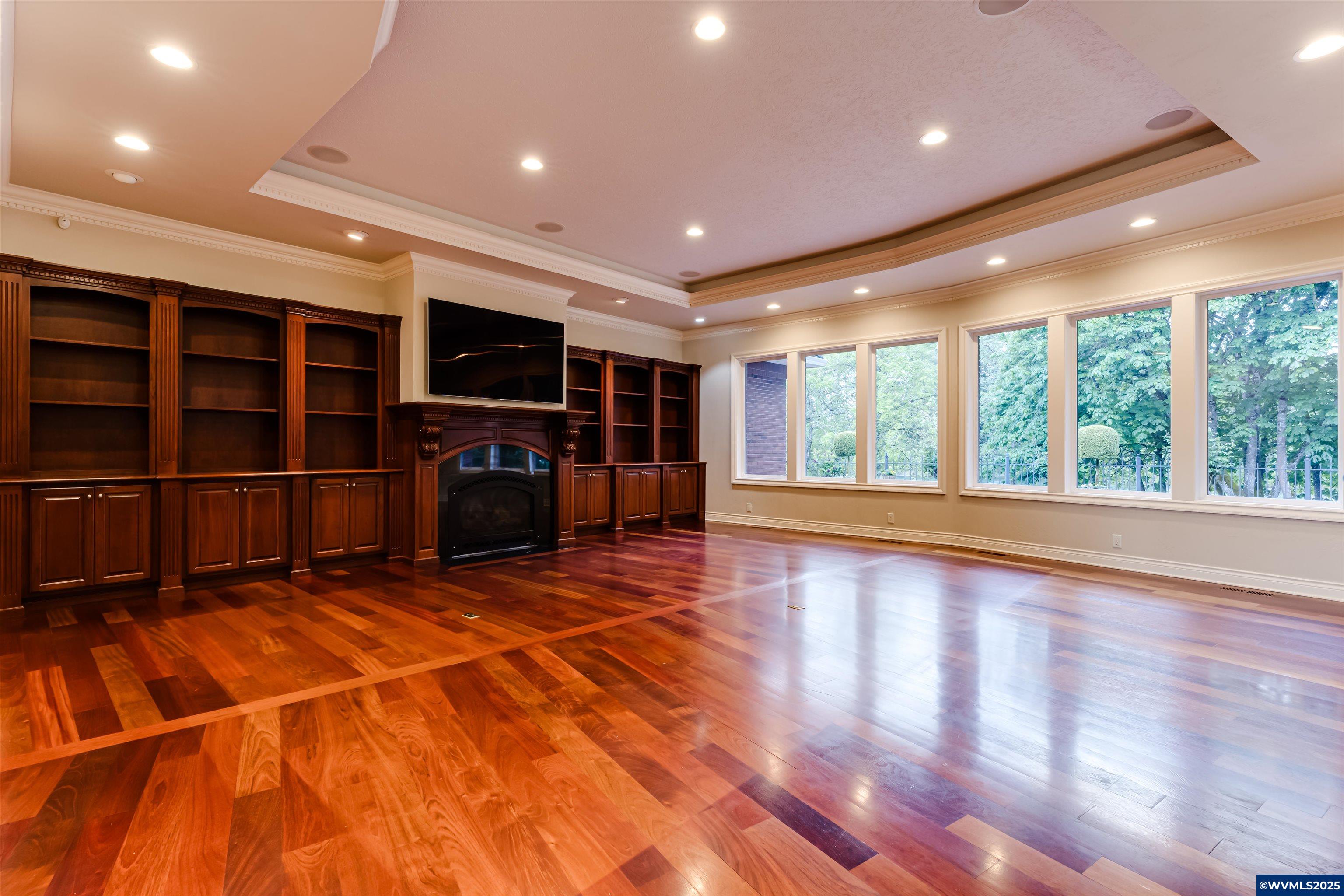 613 Shoreline Wy