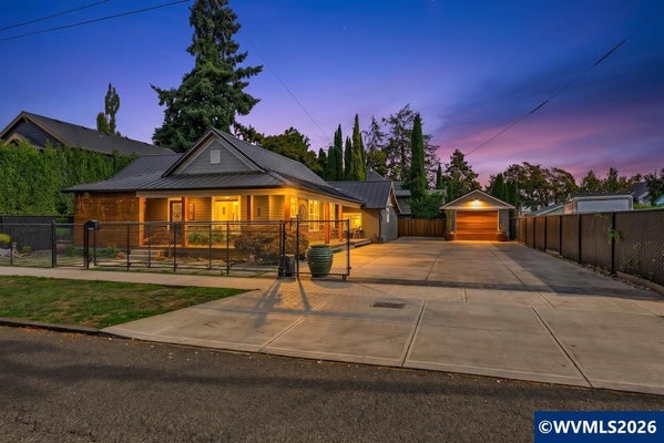 242 N 3RD ST, WOODBURN, OR 97071 - Image f1cf56f3672e55e89921c0645a76da4e/1162066217