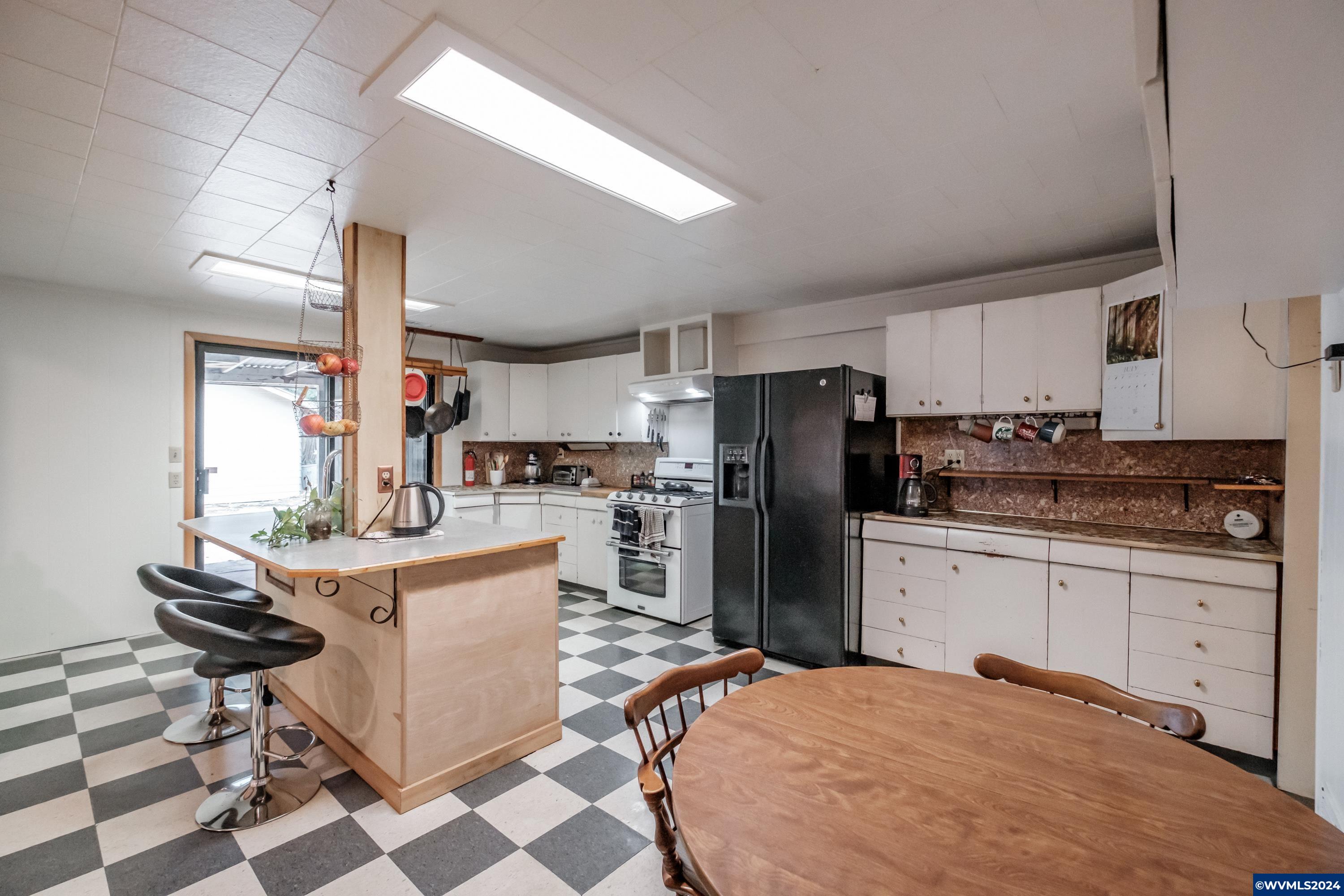 Portland, Oregon 97236, United States, 3 Bedrooms Bedrooms, ,2 BathroomsBathrooms,Residential,Pending,51983