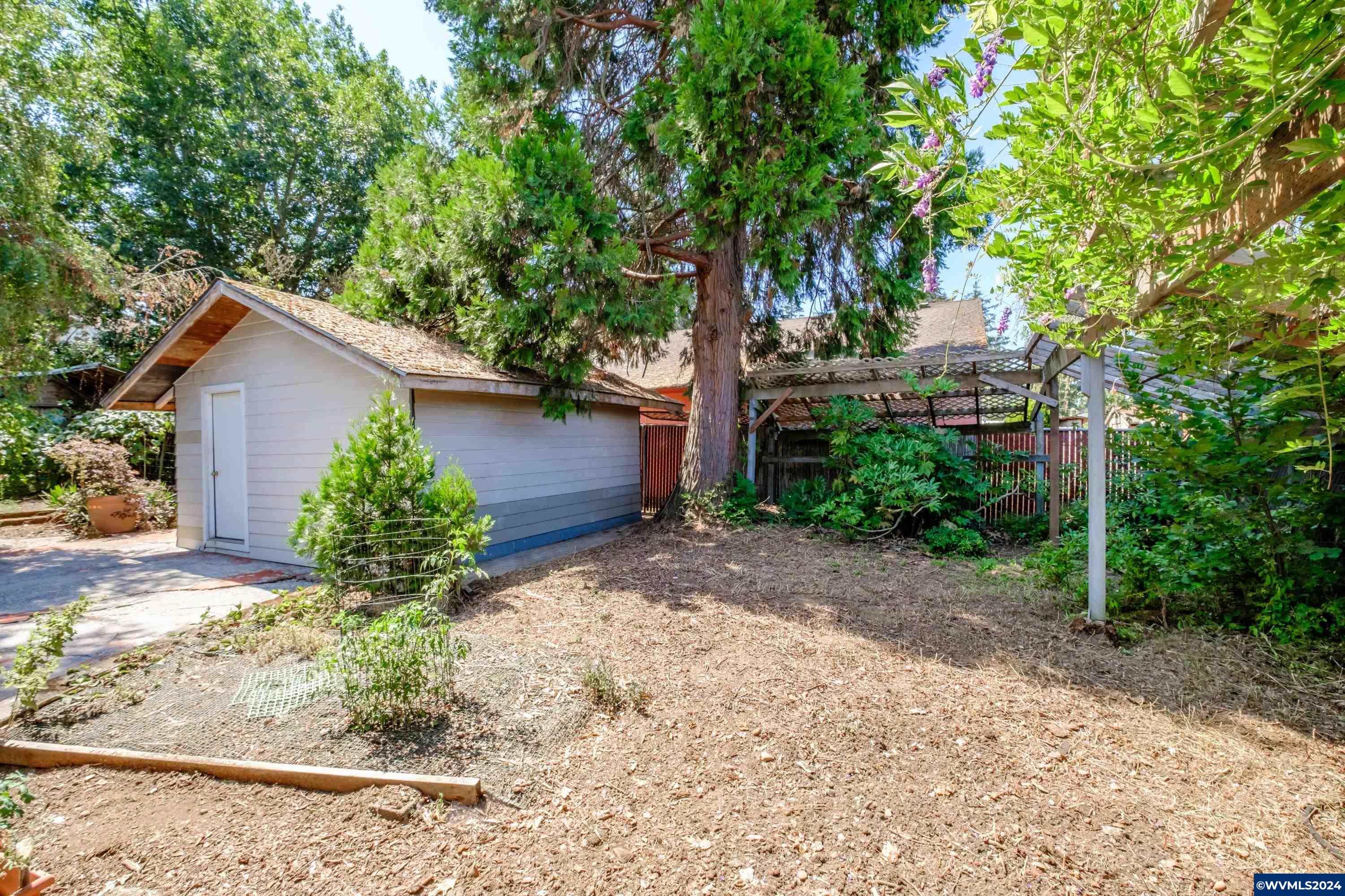 Portland, Oregon 97236, United States, 3 Bedrooms Bedrooms, ,2 BathroomsBathrooms,Residential,Pending,51983