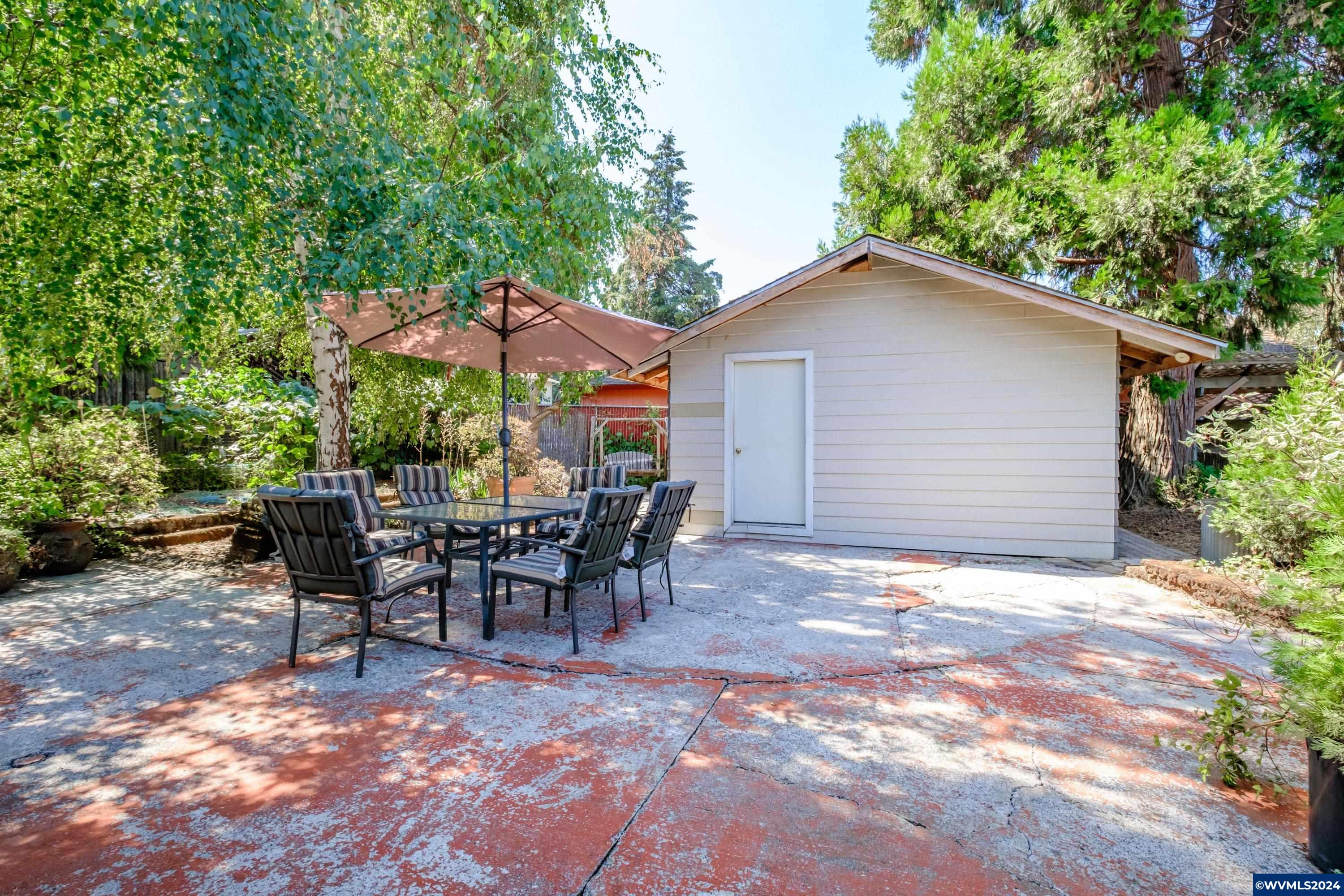 Portland, Oregon 97236, United States, 3 Bedrooms Bedrooms, ,2 BathroomsBathrooms,Residential,Pending,51983