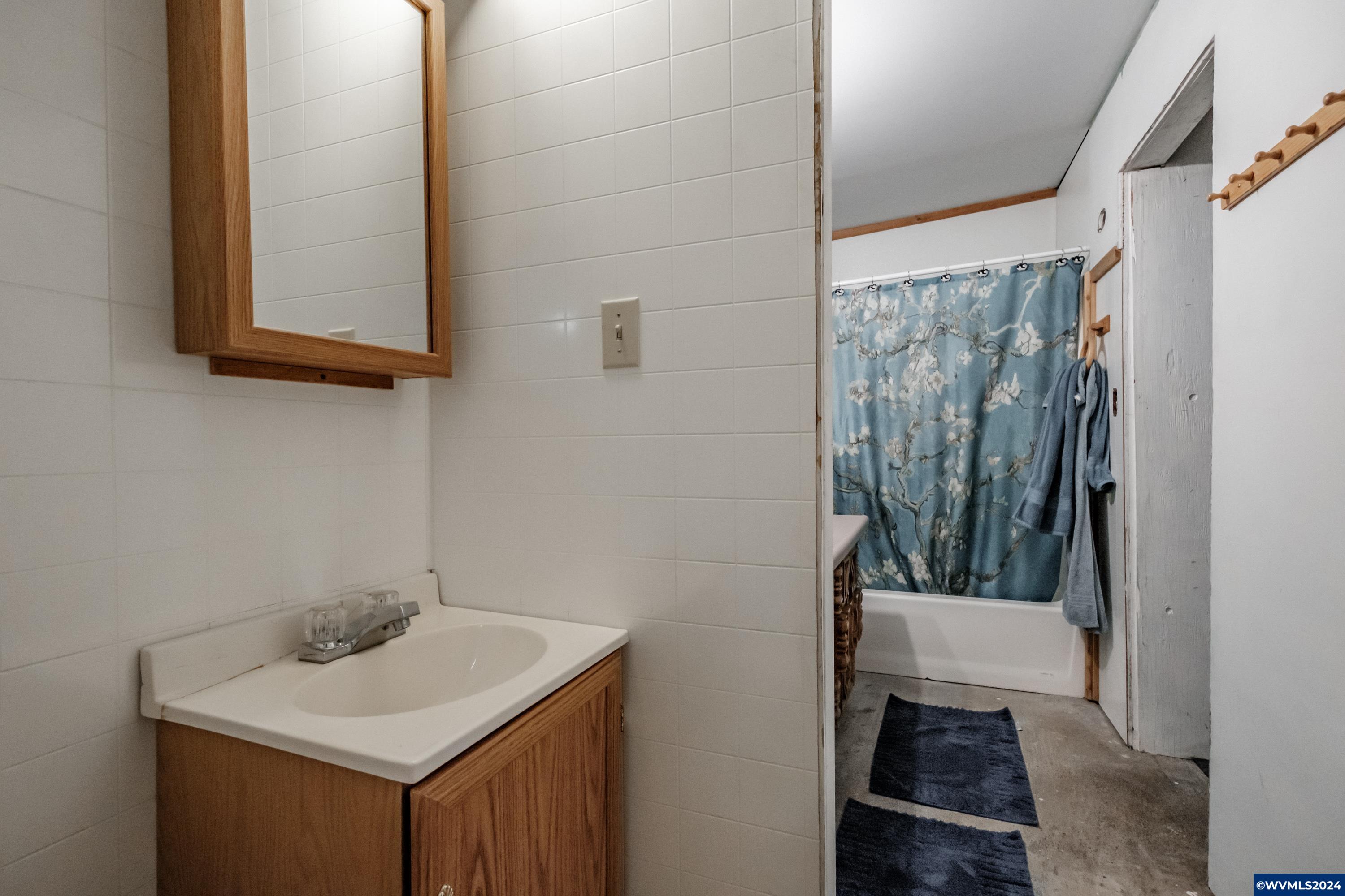 Portland, Oregon 97236, United States, 3 Bedrooms Bedrooms, ,2 BathroomsBathrooms,Residential,Pending,51983