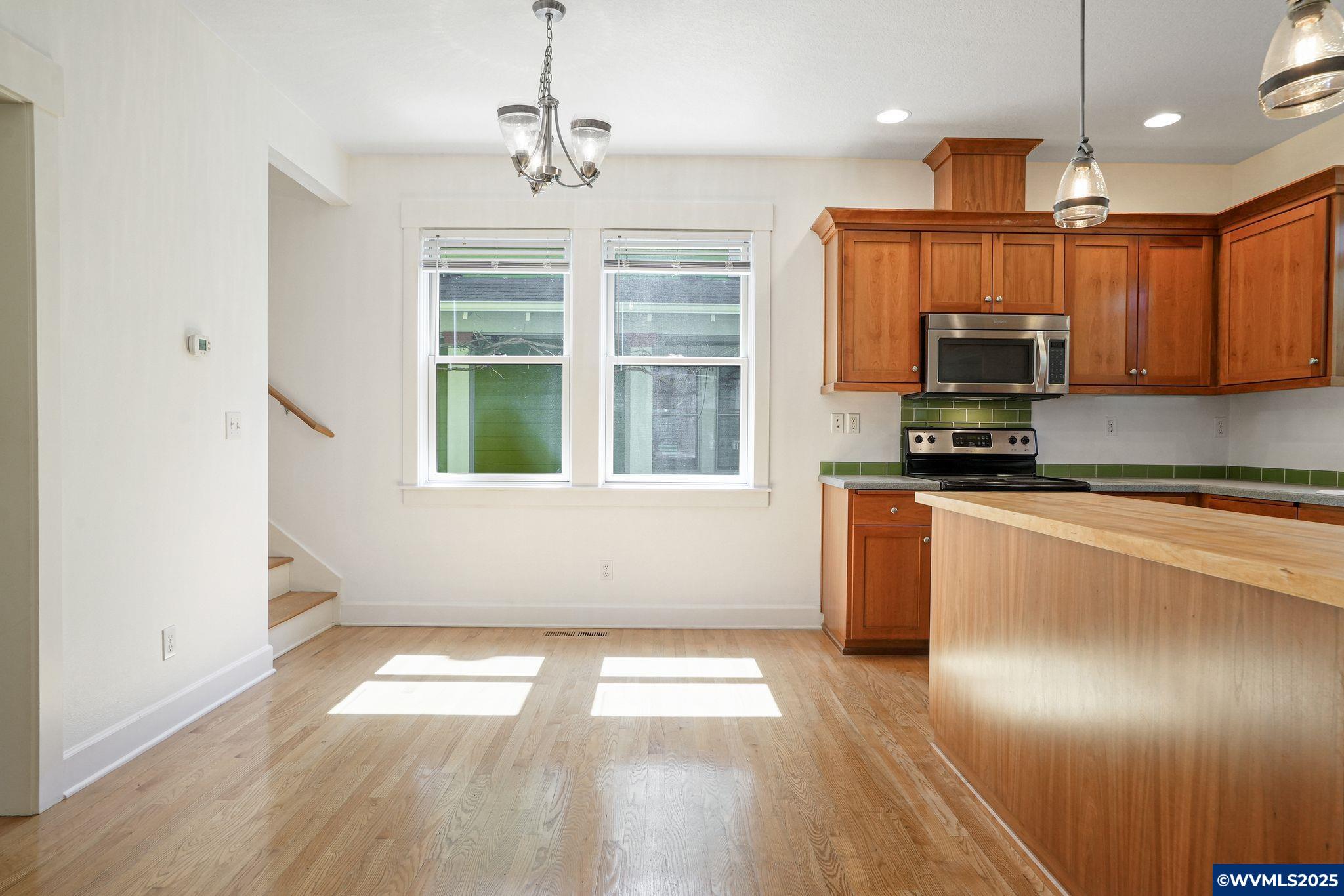 Monmouth, Oregon 97361, United States, 2 Bedrooms Bedrooms, ,2 BathroomsBathrooms,Residential,Pending,110555