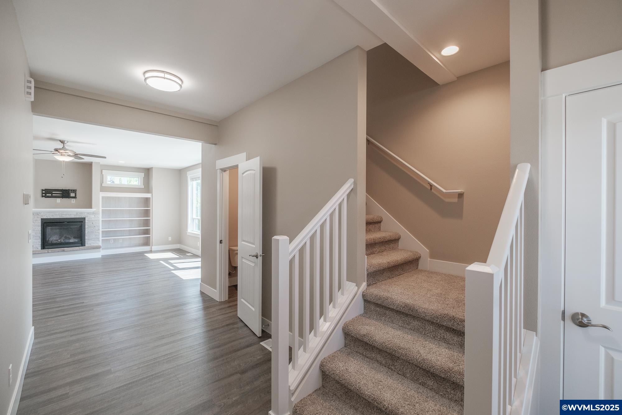 740 Limelight Ct NW