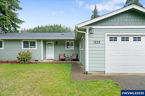 1233 S Water St Silverton OR 97381