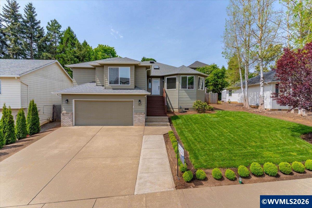 767 Mule Deer St NW
