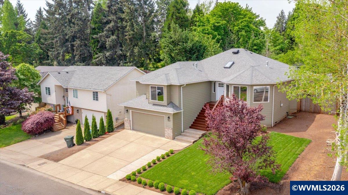 767 Mule Deer St NW