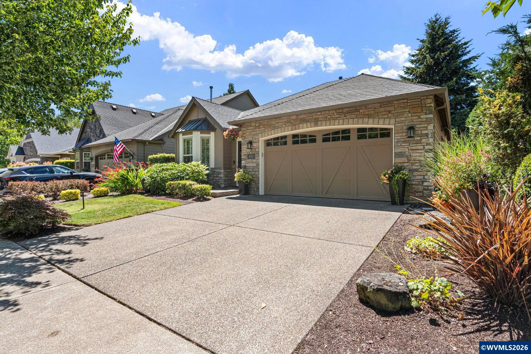 426 Troon Av