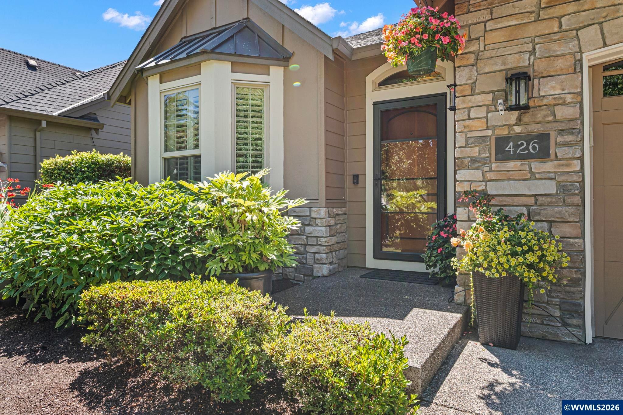 426 Troon Av