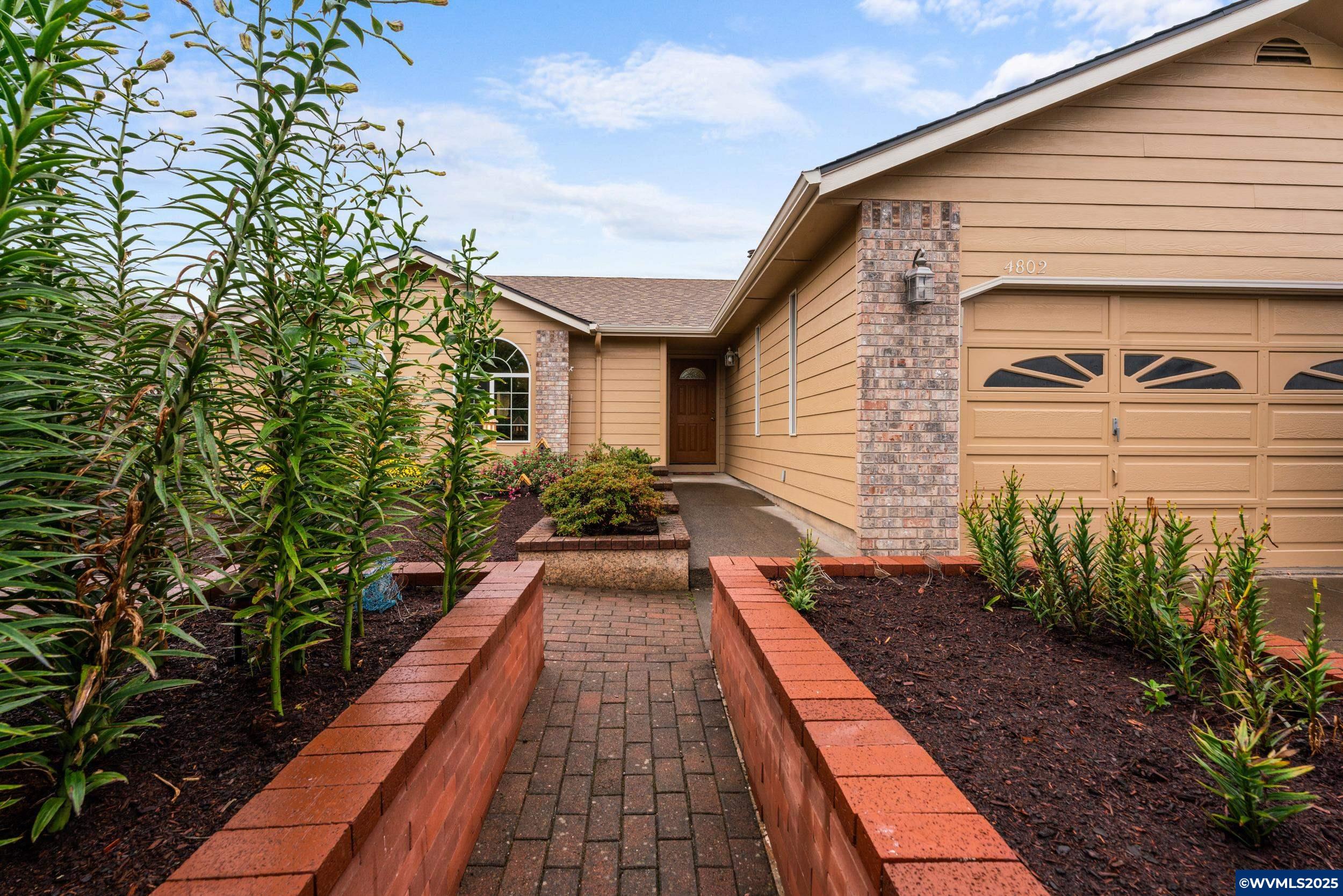 4802 Fuhrer Ct NE