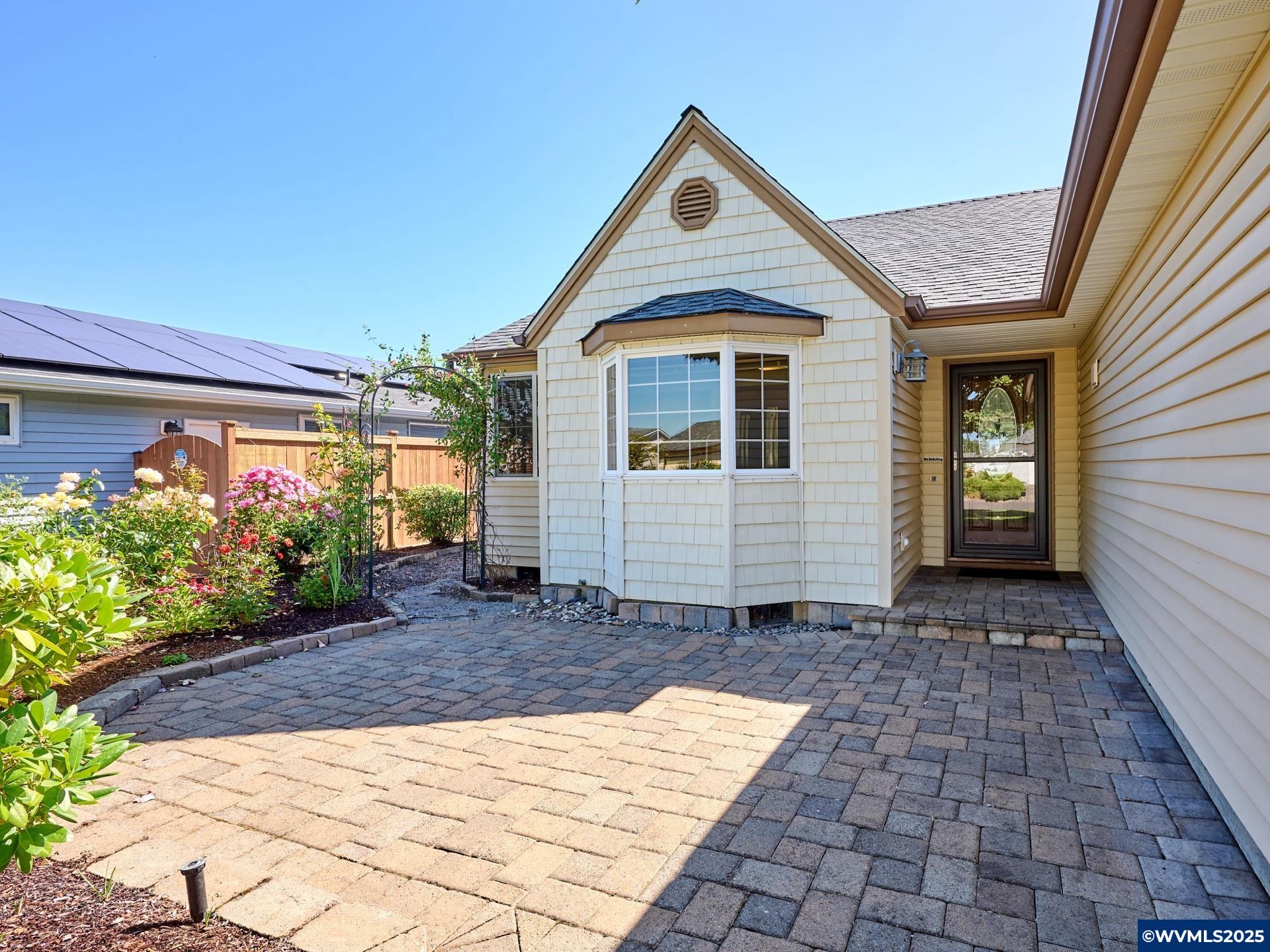 2038 Camellia Wy