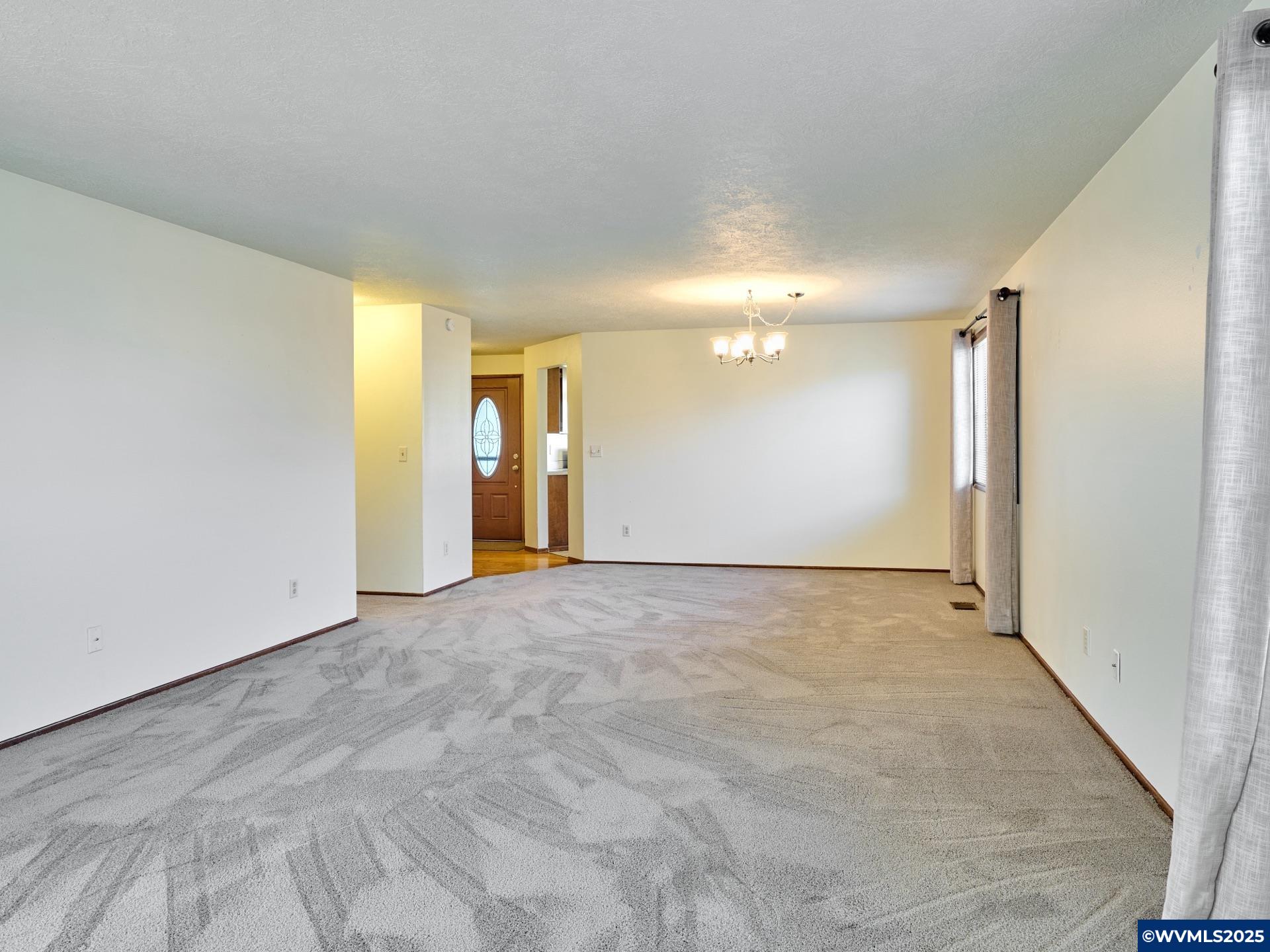 2038 Camellia Wy