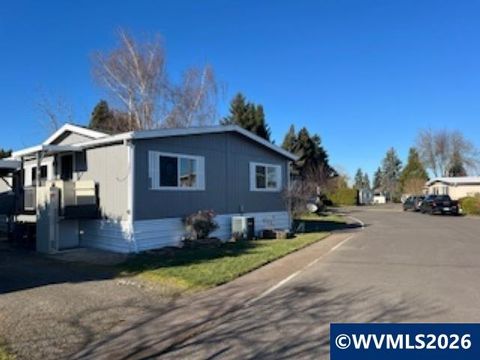 127 Clearwater Av NE Salem OR 97301