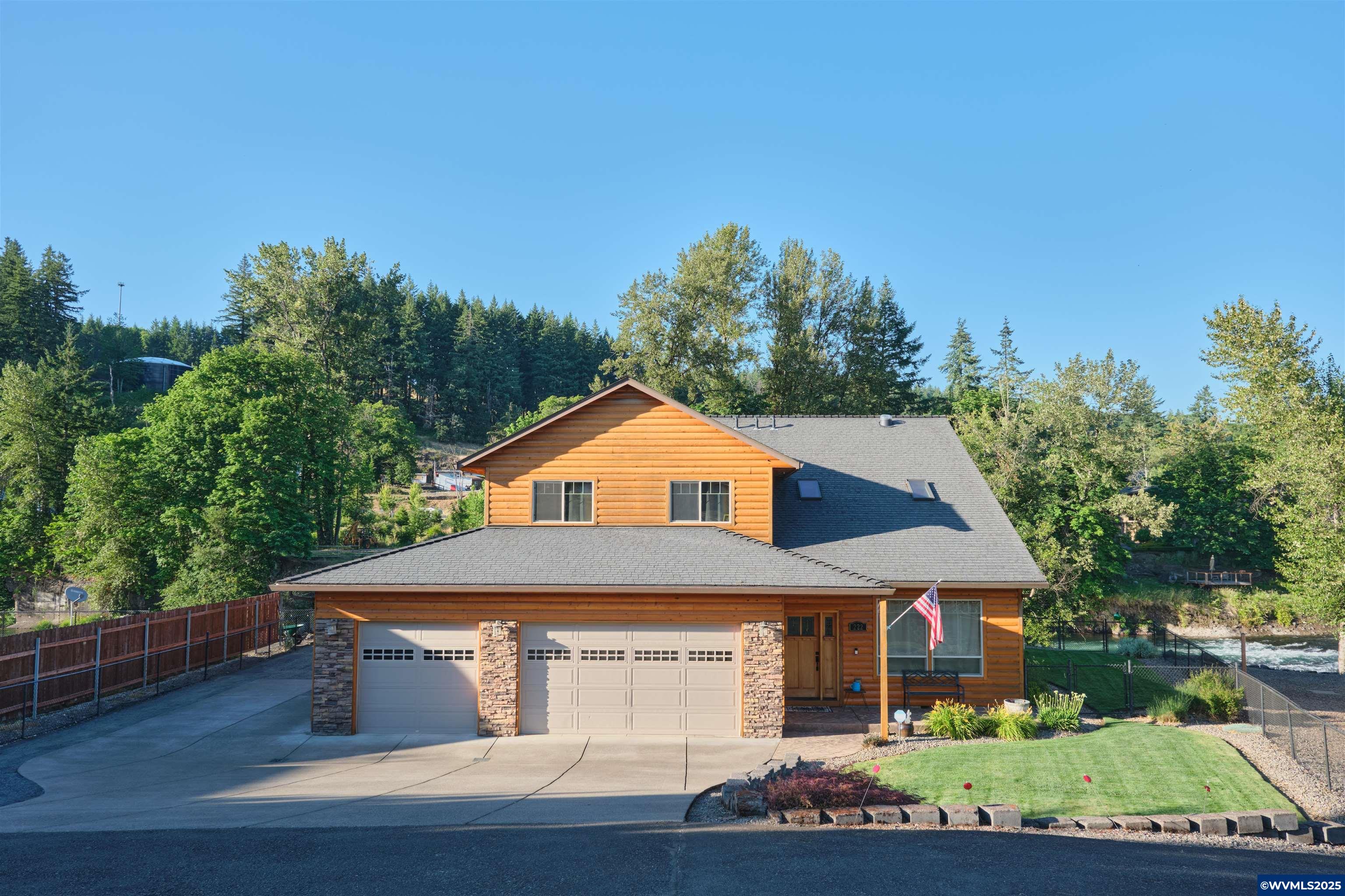 222 SE Whitten Rd